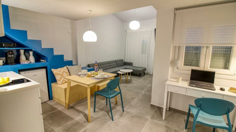 Tiara Holidays - Anemomylos by the sea - 1 bedroom maisonette - living room